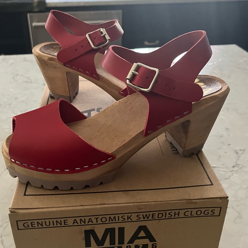 Mia Swedish open toe clog sandal NIB